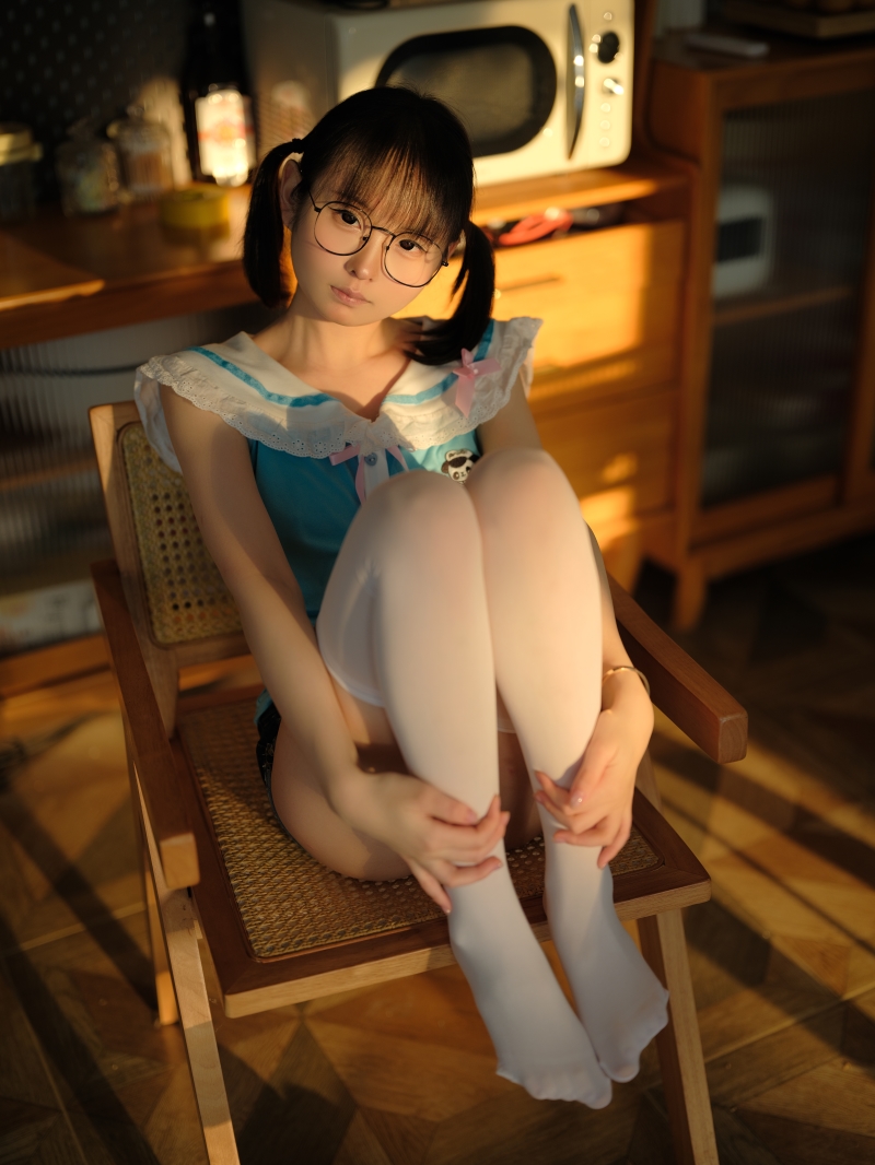 幼水铃衣 电子女友【35P-552MB】图片欣赏