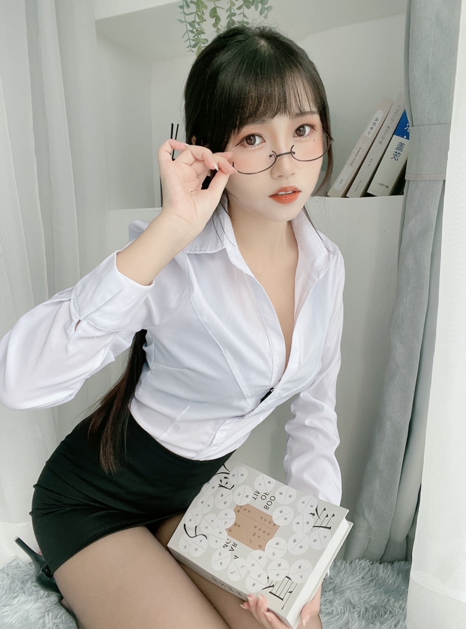 不呆猫 黑斯包臀OL完整版