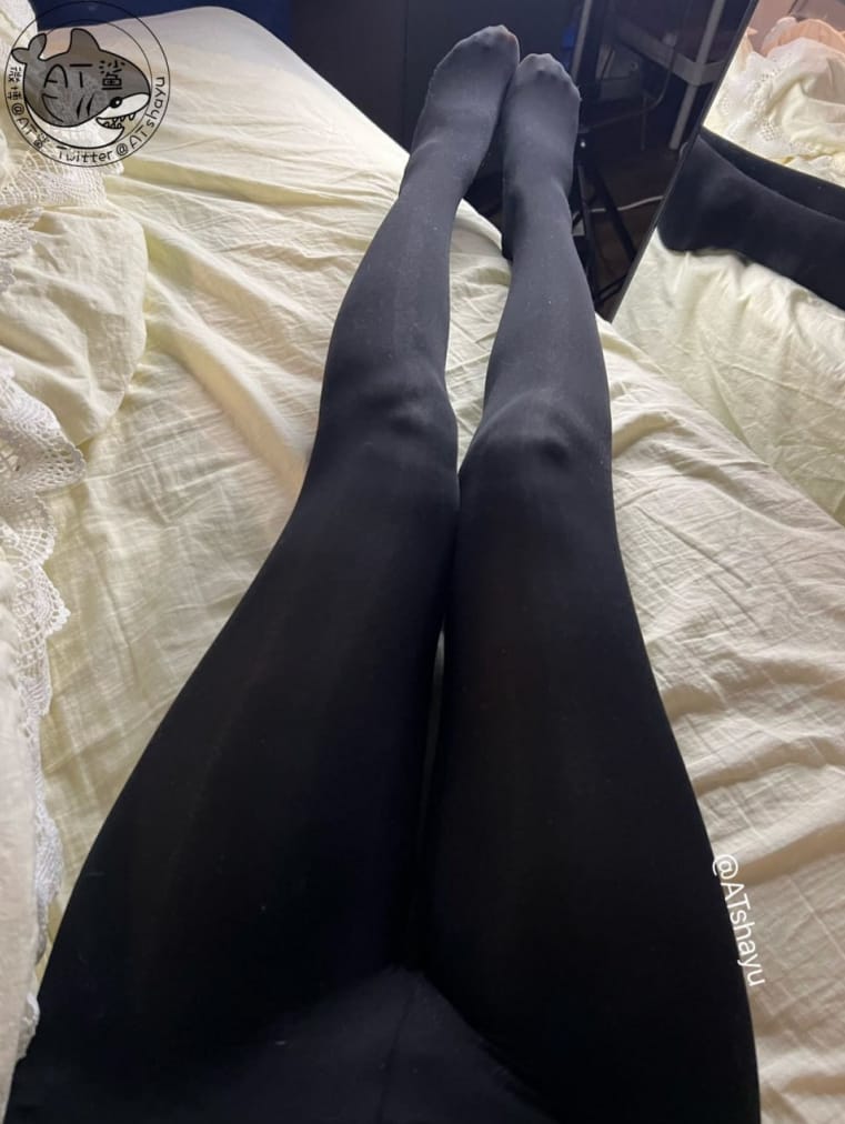 AT鲨 – 原相机质感黑裤袜新版作品