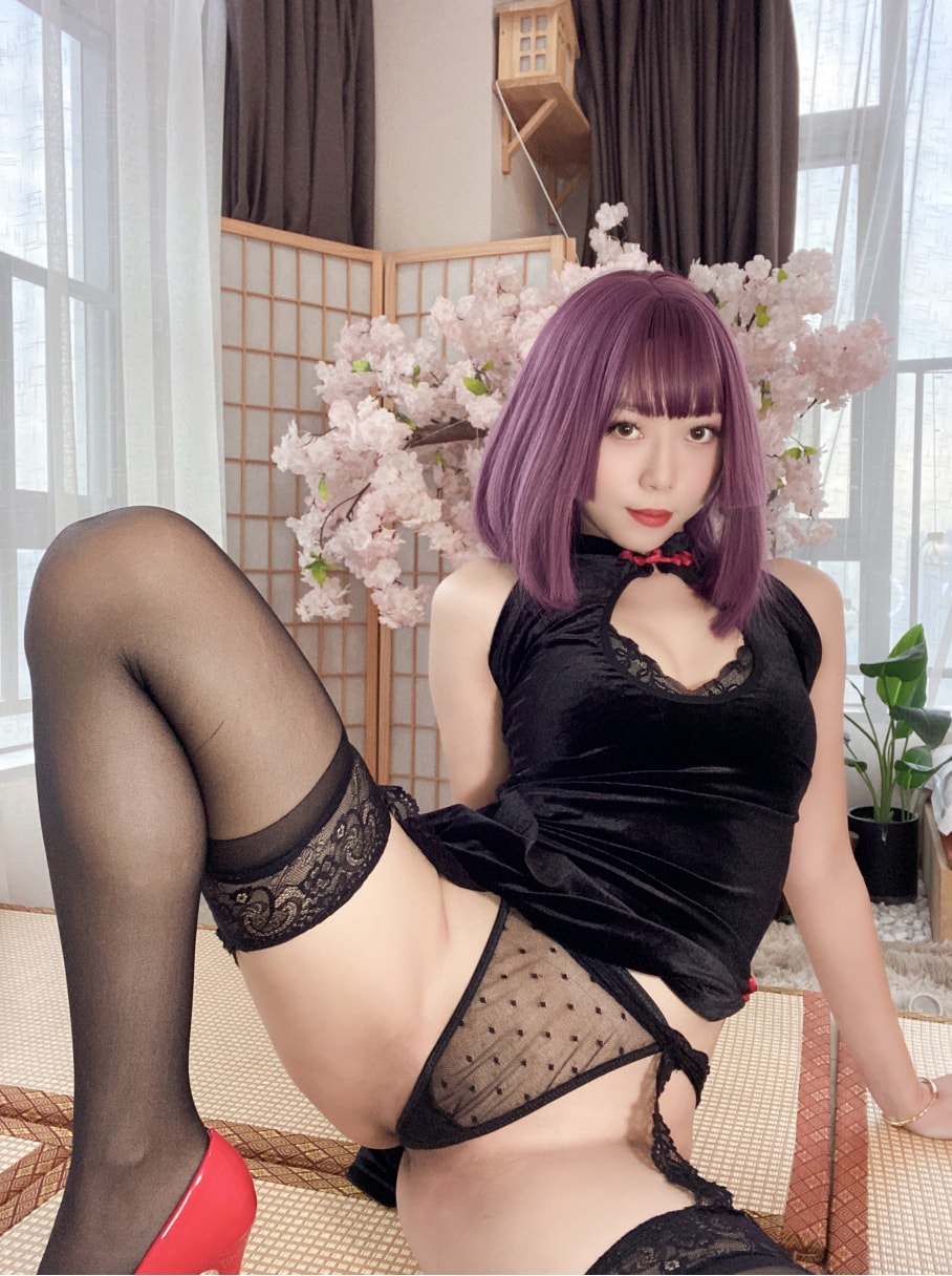 Money冷冷 – 高叉旗袍蕾丝裙cos图片下载 Money冷冷 – 高叉旗袍蕾丝裙cos图片下载