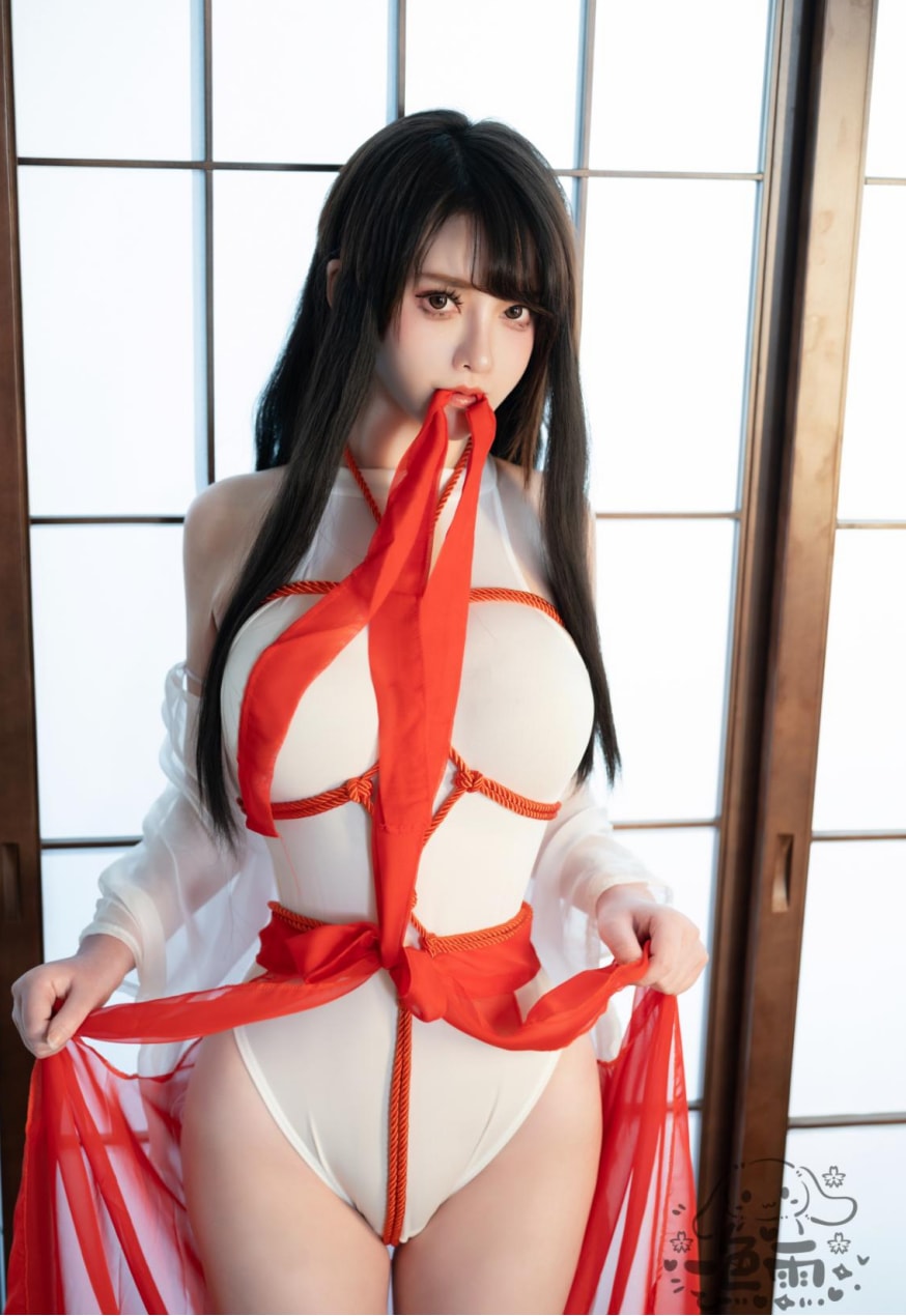 一色雨 捆绑巫女cos照片