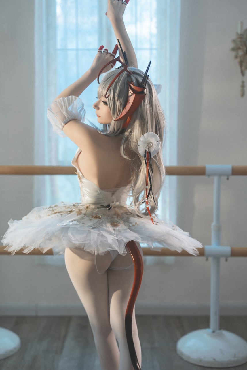 是三不是世w – 明日方舟-W芭蕾cos照片