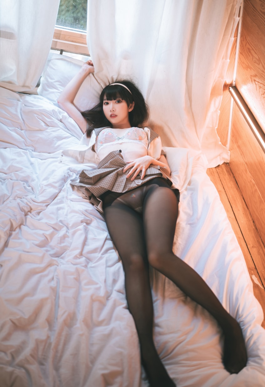 面饼仙儿 黑斯露营JK美丽的女生cos图片