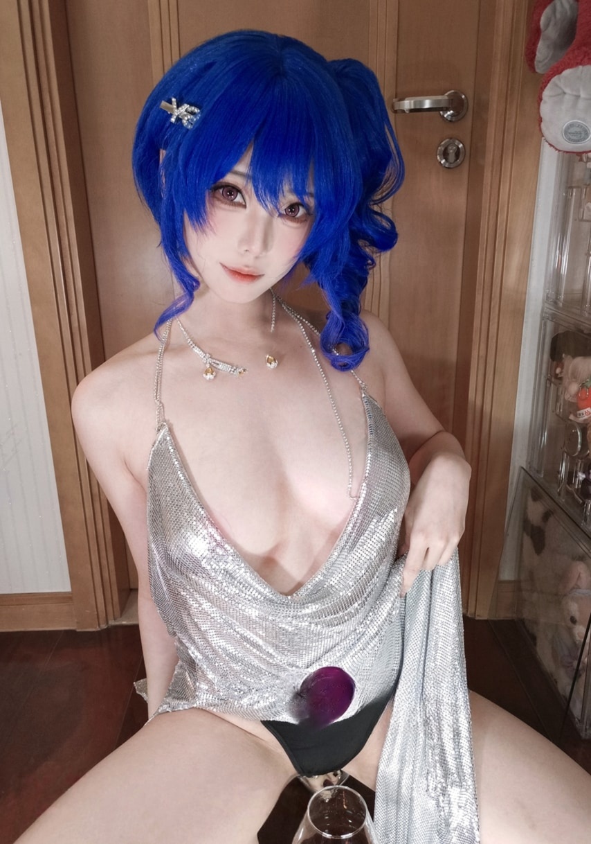 蜜汁猫裘 碧蓝航线 圣路易斯礼服自拍来看看吧