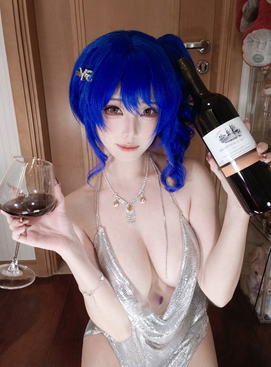 蜜汁猫裘 碧蓝航线 圣路易斯礼服自拍来看看吧