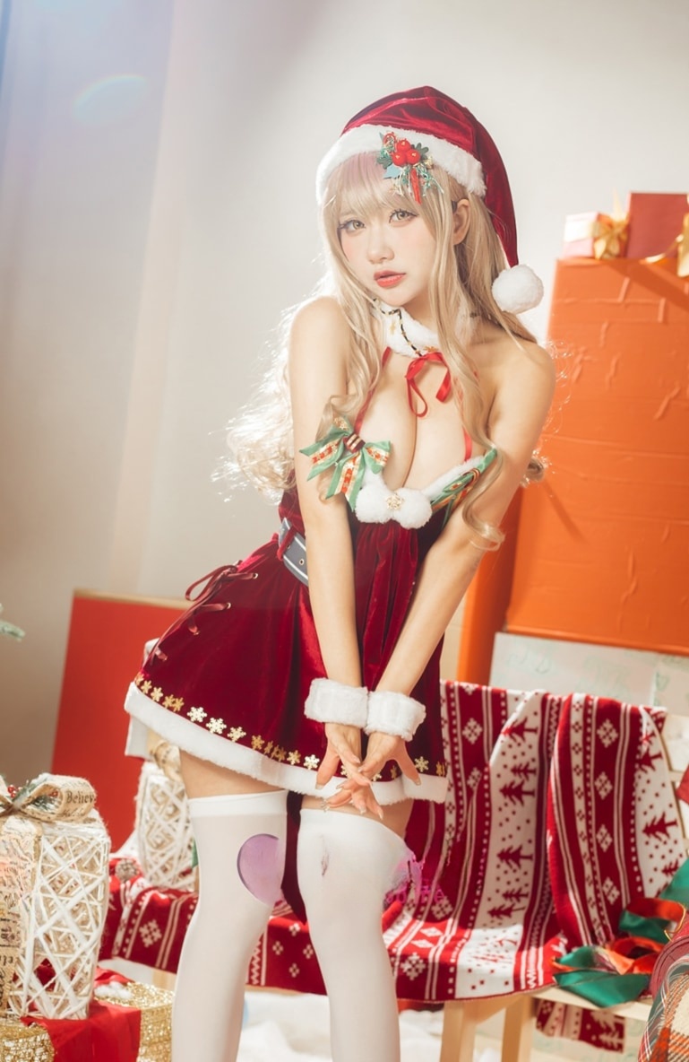 是一只熊仔吗 Nikke胜利女神 艾玛圣诞美丽的图片欣赏