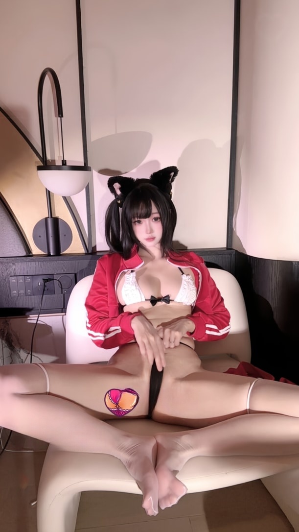 柒柒要乖哦 – 红色体操服cos照片